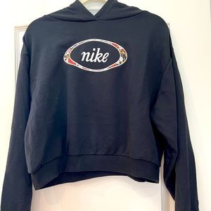 Nike cropped hoodie- size M EUC